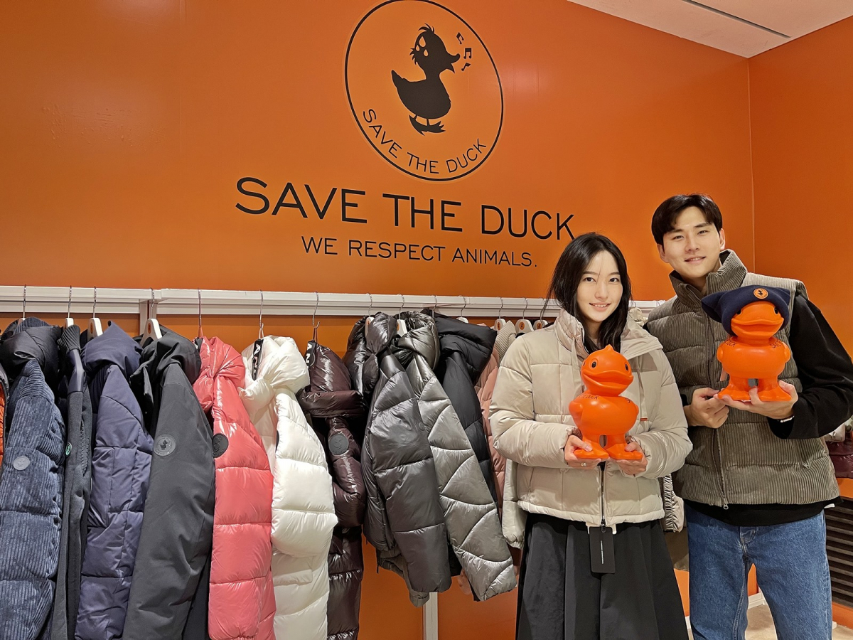 ▲갤러리아백화점은 다음 달 19일까지 서울 명품관에서 이태리 패션 브랜드 ‘세이브더덕(Save The Duck)’ 팝업을 선보인다. (사진제공=갤러리아백화점)