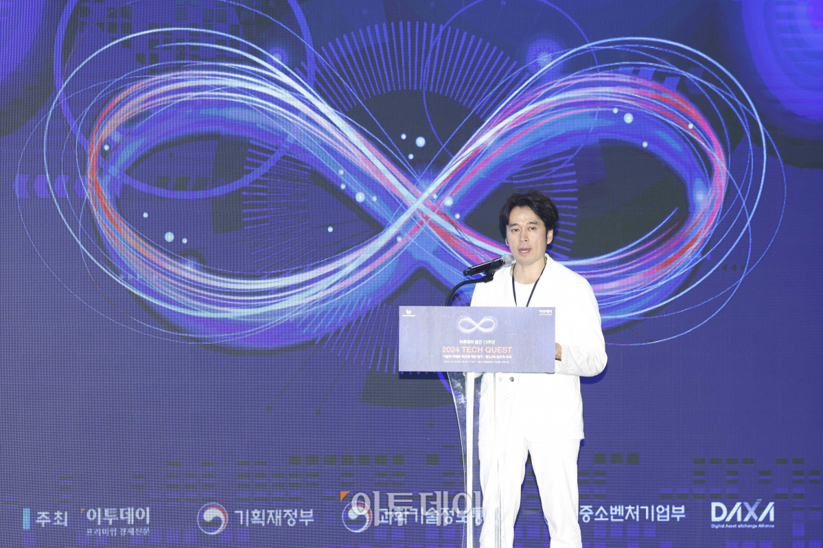 ▲오다 겐키 일본 암호자산거래업협회(JVCEA) 의장이 26일 서울 영등포구 중소기업중앙회 KBIZ홀에서 열린 이투데이 창간 13주년 기념행사 '2024 테크 퀘스트; 기술의 미래와 혁신에 대한 탐구'에서 기조연설을 하고 있다. '웹3.0의 창조적 파괴'를 주제로 이투데이가 주최하는 이번 행사는 미래 기술의 글로벌 기준을 가장 빠르게 제시하는 뉴노멀(New Normal) 예측의 장으로, 2024년 디지털 경제의 비전과 발전 전략을 제시한다. 조현호 기자 hyunho@