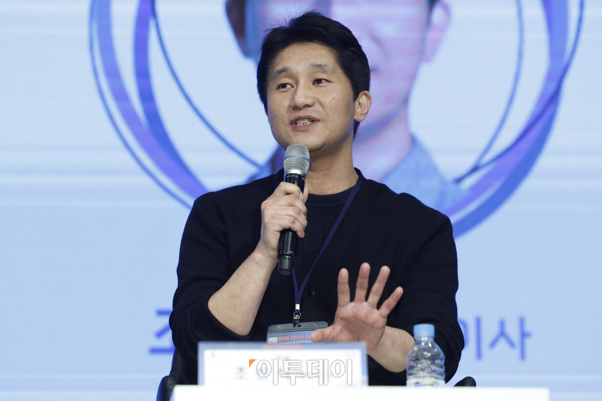 ▲조찬식 펀 대표이사가 26일 서울 영등포구 중소기업중앙회 KBIZ홀에서 열린 이투데이 창간 13주년 기념행사 '2024 테크 퀘스트; 기술의 미래와 혁신에 대한 탐구'에서 토론을 하고 있다. '웹3.0의 창조적 파괴'를 주제로 이투데이가 주최하는 이번 행사는 미래 기술의 글로벌 기준을 가장 빠르게 제시하는 뉴노멀(New Normal) 예측의 장으로, 2024년 디지털 경제의 비전과 발전 전략을 제시한다. 조현호 기자 hyunho@