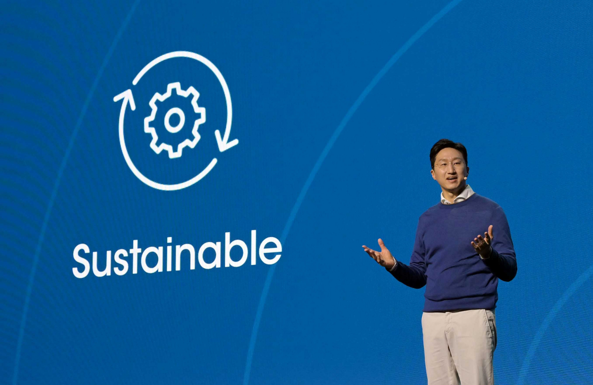 ▲ 정기선 대표이사 사장이 올해 초 열린 'CES 2023' 프레스 콘퍼런스에서 발표하고 있다. (연합뉴스)