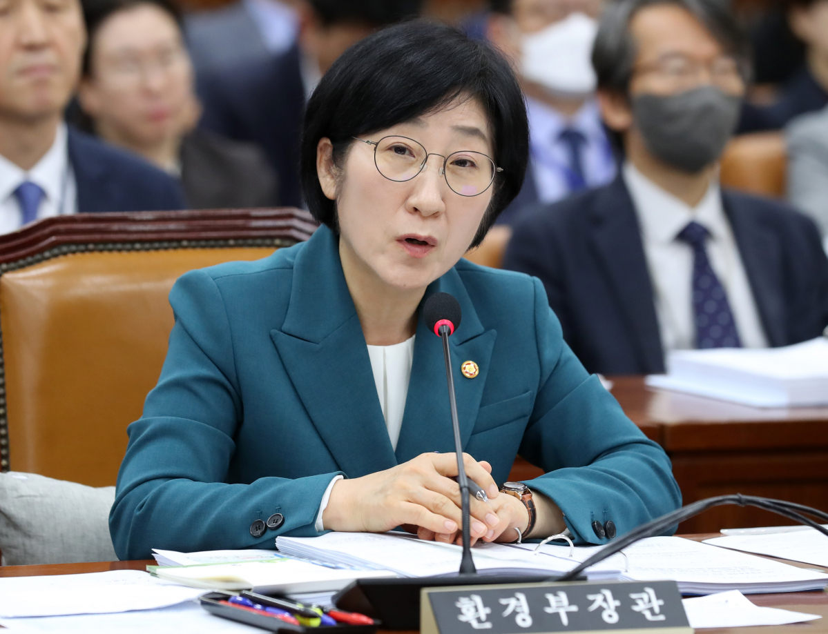 ▲한화진 환경부 장관이 27일 서울 여의도 국회에서 열린 환경노동위원회의 환경부 등에 대한 종합감사에서 의원들의 질의에 답하고 있다. (뉴시스)