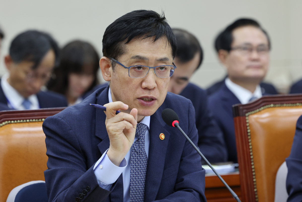 ▲김주현 금융위원장이 27일 국회에서 열린 정무위원회 국정감사에서 의원 질의에 답하고 있다. (출처=연합뉴스)