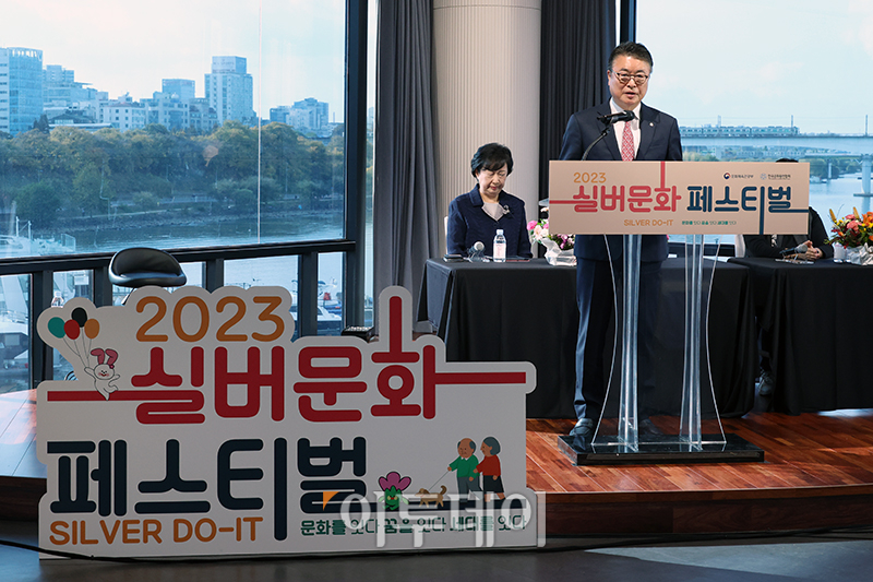 ▲김태웅 한국문화원연합회장이 27일 서울 영등포구 서울마리나 팬투하우스에서 열린 실버문화포럼에서 개회사를 하고 있다. 고이란 기자 photoeran@