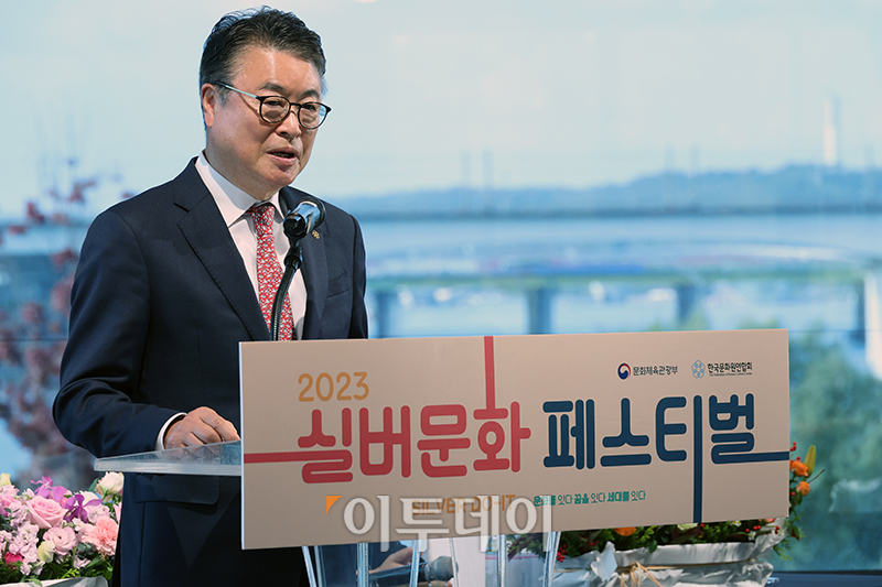 ▲김태웅 한국문화원연합회장이 27일 서울 영등포구 서울마리나 팬투하우스에서 열린 실버문화포럼에서 개회사를 하고 있다. 고이란 기자 photoeran@