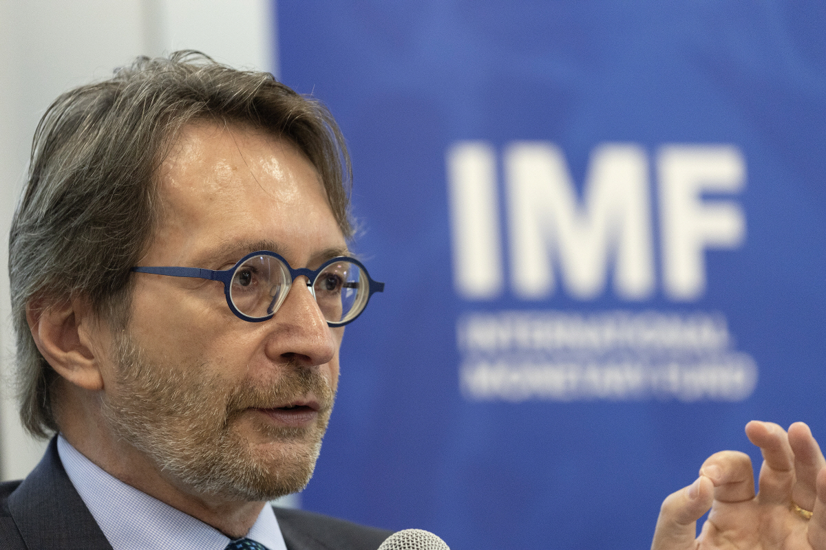 ▲토머스 헬브링 국제통화기금(IMF) 아시아·태평양 부국장이 18일 싱가포르에서 기자회견을 하고 있다. 싱가포르/EPA연합뉴스