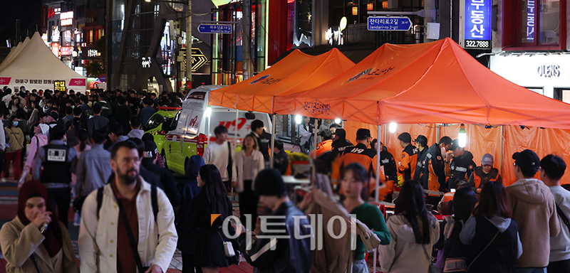 ▲이태원 참사 1주기인 29일 서울 마포구 홍대거리가 관광객과 시민들로 북적이고 있다. 고이란 기자 photoeran@