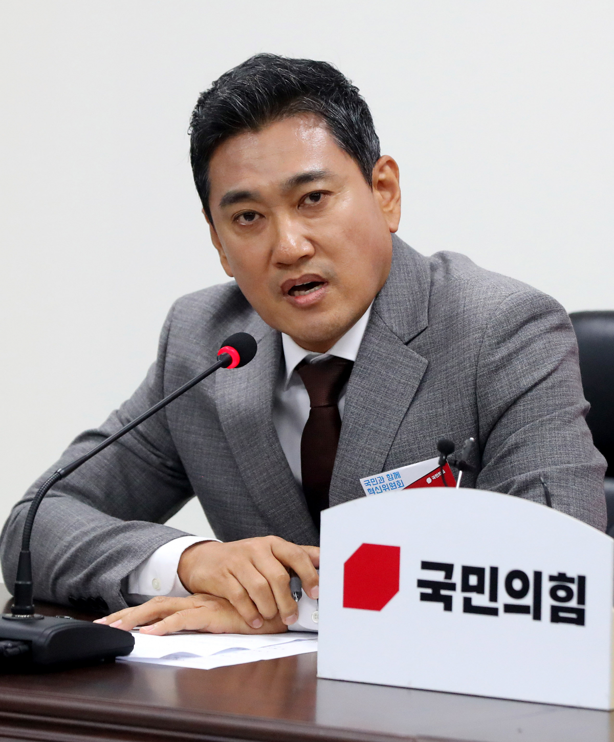 ▲오신환 국민의힘 혁신위원이 27일 오후 서울 여의도 국민의힘 당사에서 열린 '국민의힘 혁신위원회' 첫 회의에서 발언을 하고 있다. (뉴시스)