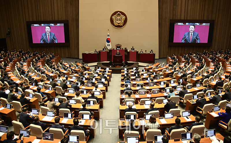 ▲윤석열 대통령이 31일 서울 여의도 국회 본회의장에서 2024년도 예산안 및 기금운용계획안에 대한 시정연설을 하고 있다. (고이란 기자 photoeran@)