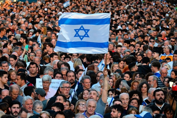▲아르헨티나 부에노스아이레스에서 9일(현지시간) 이스라엘 국민 지지 집회가 열리고 있다. 부에노스아이레스/AFP연합뉴스
