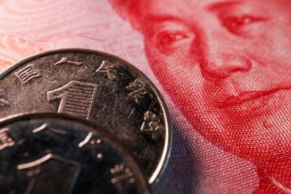 ▲중국 위안화 동전과 지폐가 보인다. 로이터연합뉴스
