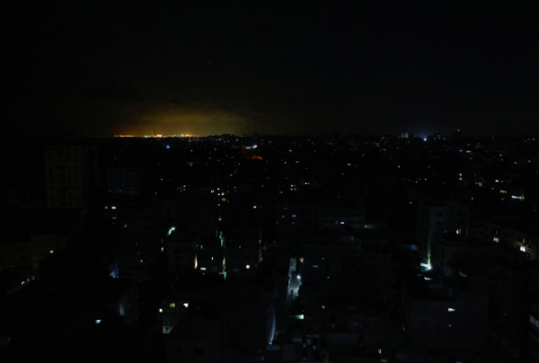 ▲11일(현지시간) 주 발전소의 연료 고갈로 가동이 중단된 뒤 정전이 발생한 가자지구의 모습 (로이터/연합뉴스)