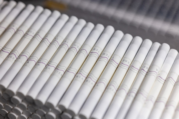 ▲한국필립모리스 양산공장에서 생산되는 일루마 전용 담배 제품 테리아. (사진제공=한국필립모리스)