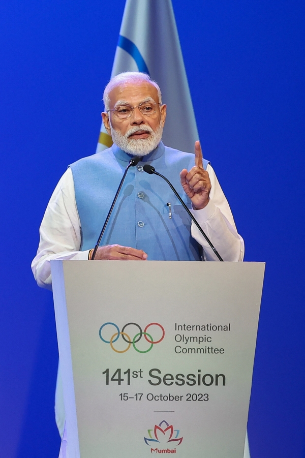 ▲나렌드라 모디 인도 총리가 14일(현지시간) 국제올림픽위원회(IOC) 총회 개막식에서 연설하고 있다. 뭄바이(인도)/AFP연합뉴스
