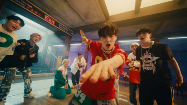 ▲트레저 'B.O.M.B' 댄스 퍼포먼스 비디오 티저(사진제공=YG엔터테인먼트)