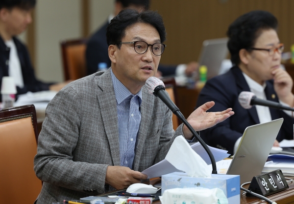 ▲국감서 질의하는 안민석 의원 (연합뉴스)
