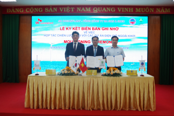 ▲SK오션플랜트와 베트남 BaSon & SREC Consortium이 27일 베트남 현지에서 해상풍력 사업협력을 위 한 업무협약(MOU)을 체결했다.  (자료제공=SK오션플랜트)