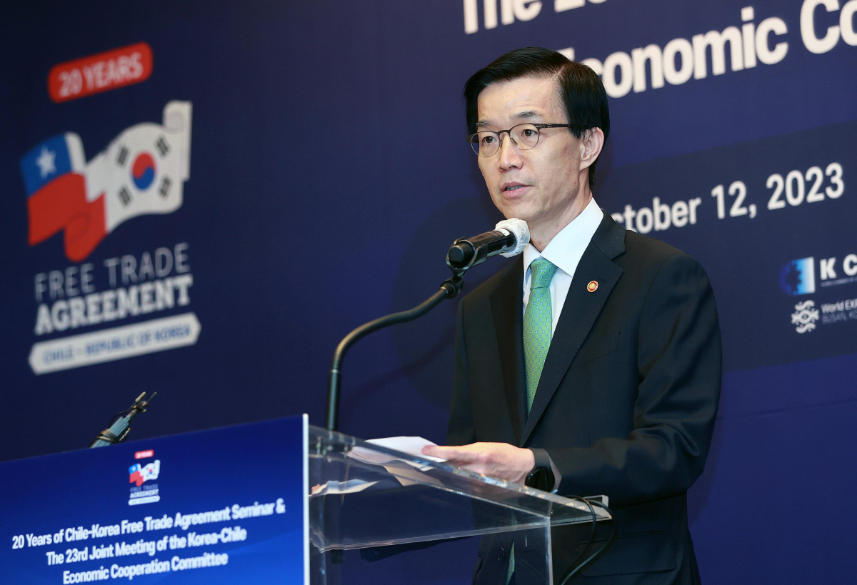 ▲방문규 산업통상자원부 장관이 지난달 12일 서울 종로구 포시즌스호텔에서 열린 제23차 한-칠레 경제협력위원회에 참석해 축사를 하고 있다. (사진제공=산업통상자원부)