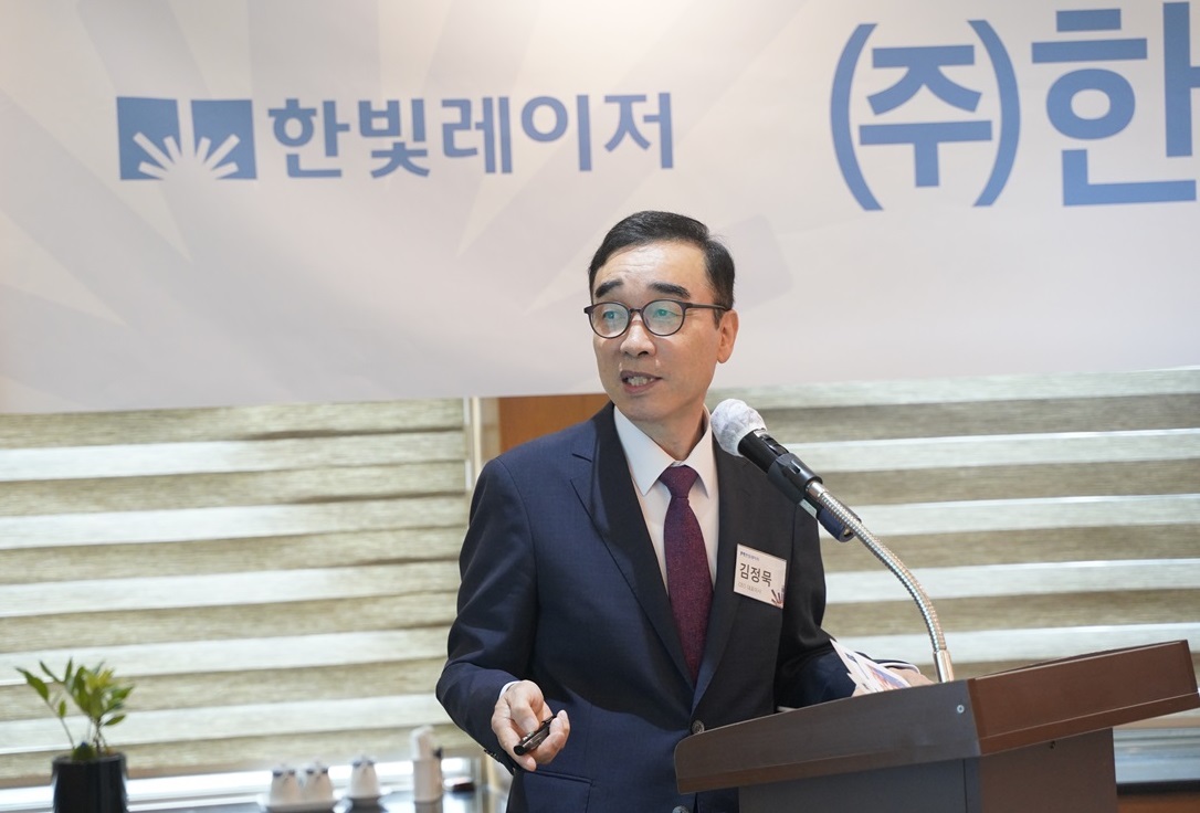 ▲1일 김정묵 한빛레이저 대표가 서울 여의도에서 열린 한빛레이저 기자간담회에서 회사의 사업 전략과 비전에 대해 발표하고 있다. (사진= 한빛레이저)