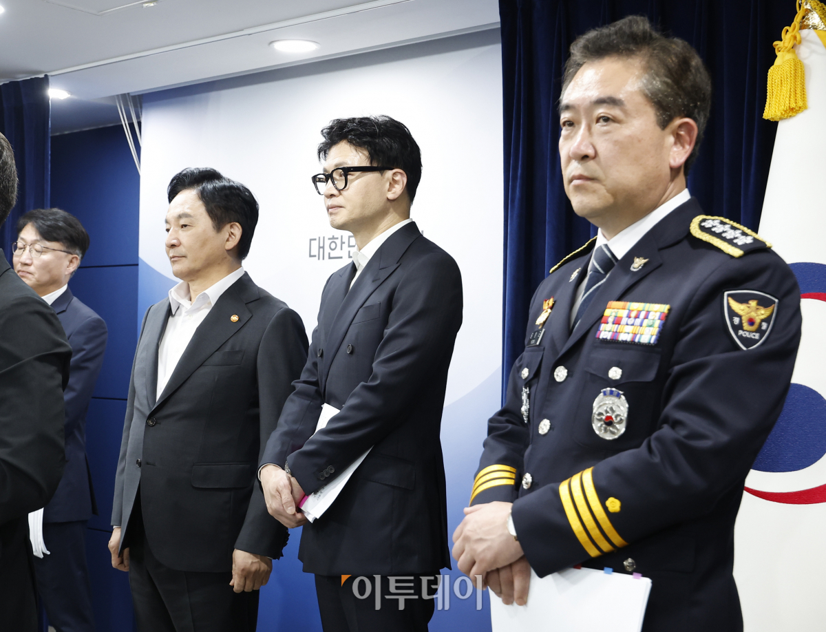 ▲한동훈 법무부 장관·원희룡 국토교통부 장관·윤희근 경찰청장이 1일 서울 종로구 정부서울청사에서 전세사기 발본색원 및 충실한 피해회복 지속 추진을 위한 관계부처 합동 브리핑을 하고 있다. 조현호 기자 hyunho@