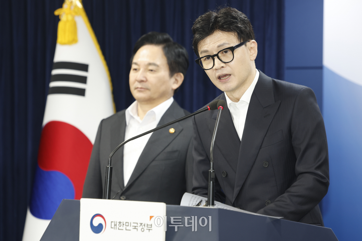 ▲한동훈 법무부 장관이 1일 서울 종로구 정부서울청사에서 전세사기 발본색원 및 충실한 피해회복 지속 추진을 위한 관계부처 합동 브리핑을 하고 있다. 조현호 기자 hyunho@