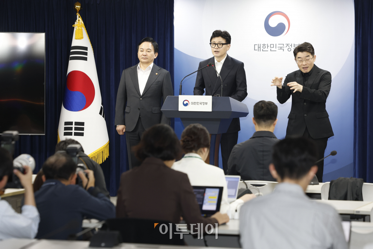 ▲한동훈 법무부 장관이 1일 서울 종로구 정부서울청사에서 전세사기 발본색원 및 충실한 피해회복 지속 추진을 위한 관계부처 합동 브리핑을 하고 있다. 조현호 기자 hyunho@