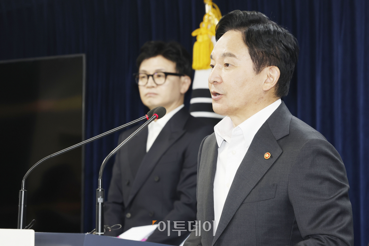 ▲원희룡 국토교통부 장관이 1일 서울 종로구 정부서울청사에서 전세사기 발본색원 및 충실한 피해회복 지속 추진을 위한 관계부처 합동 브리핑을 하고 있다. 조현호 기자 hyunho@