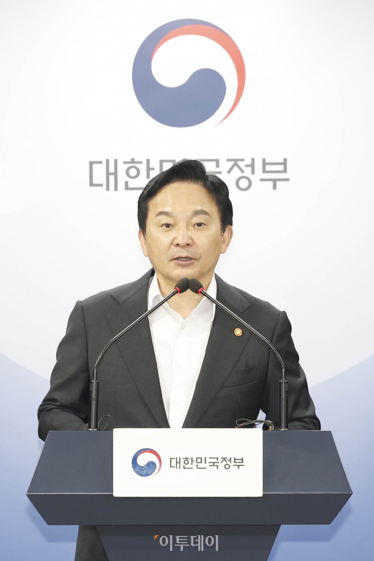 ▲원희룡 국토교통부 장관이 1일 서울 종로구 정부서울청사에서 전세사기 발본색원 및 충실한 피해회복 지속 추진을 위한 관계부처 합동 브리핑을 하고 있다. 조현호 기자 hyunho@