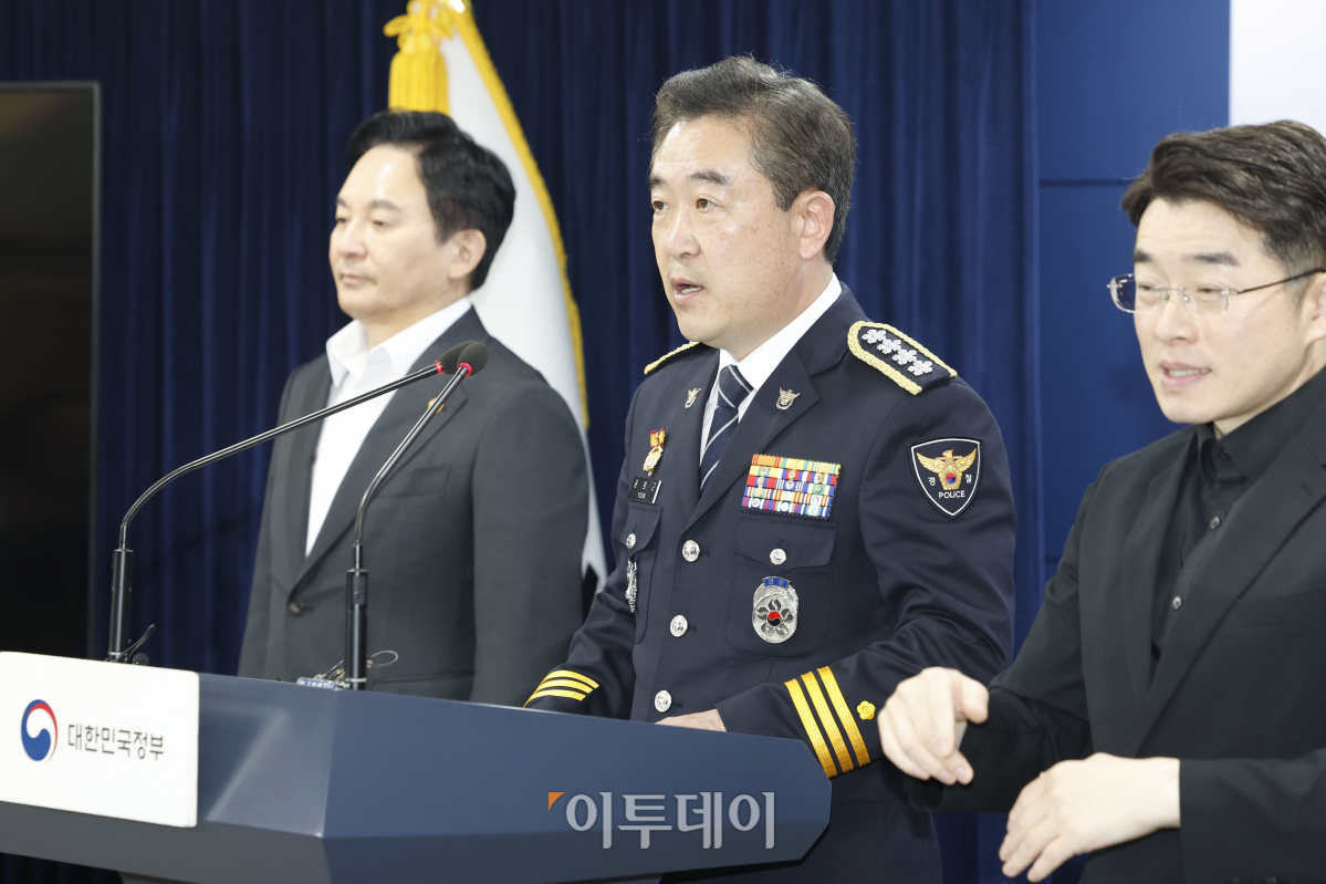 ▲윤희근 경찰청장이 1일 서울 종로구 정부서울청사에서 전세사기 발본색원 및 충실한 피해회복 지속 추진을 위한 관계부처 합동 브리핑을 하고 있다. 조현호 기자 hyunho@