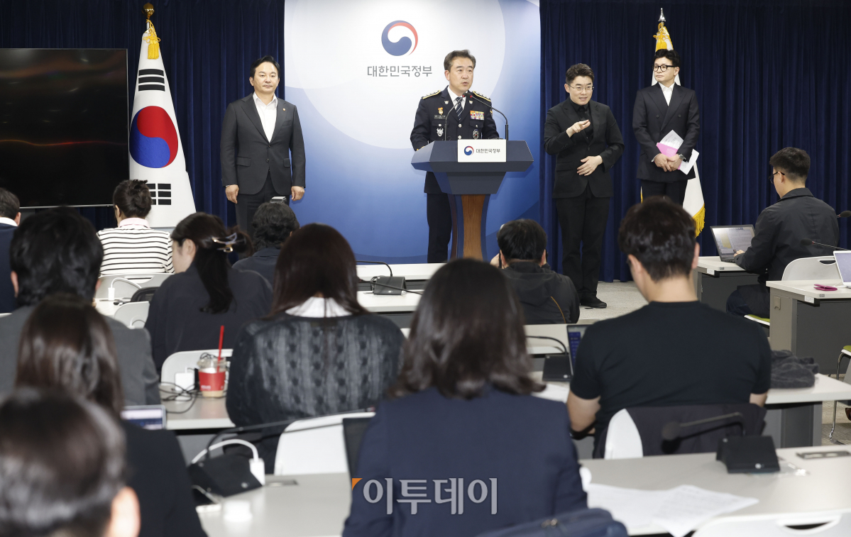 ▲윤희근 경찰청장이 1일 서울 종로구 정부서울청사에서 전세사기 발본색원 및 충실한 피해회복 지속 추진을 위한 관계부처 합동 브리핑을 하고 있다. 조현호 기자 hyunho@