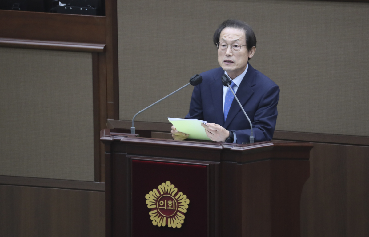 ▲조희연 서울시교육감이 1일 오후 서울 중구 서울시의회에서 열린 제321회 정례회 1차 본회의에서 2024년도 예산안 및 기금운용계확안에 대한 시정연설을 하고 있다. (뉴시스)