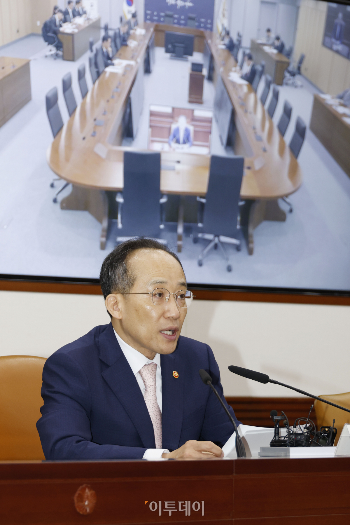 ▲추경호 경제부총리 겸 기획재정부 장관이 2일 오전 서울 종로구 정부서울청사에서 열린 비상경제장관회의 겸 물가관계장관회의를 주재하고 있다. 조현호 기자 hyunho@