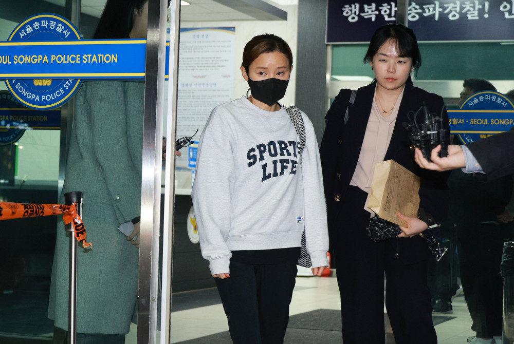 ▲피의자 신분으로 경찰에 출석한 전 펜싱 국가대표 남현희가 7일 새벽 서울 송파경찰서를 나서고 있다.  (연합뉴스)