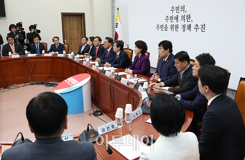 ▲7일 서울 여의도 국회에서 열린 국민의힘 뉴시티 프로젝트 특별위원회 1차 회의에서 조경태 위원장이 인사말을 하고 있다. 고이란 기자 photoeran@