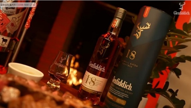 ▲사진=싱글몰트 위스키 브랜드 글렌피딕 콜키지 콘텐츠 내 18년 제품 연출 이미지