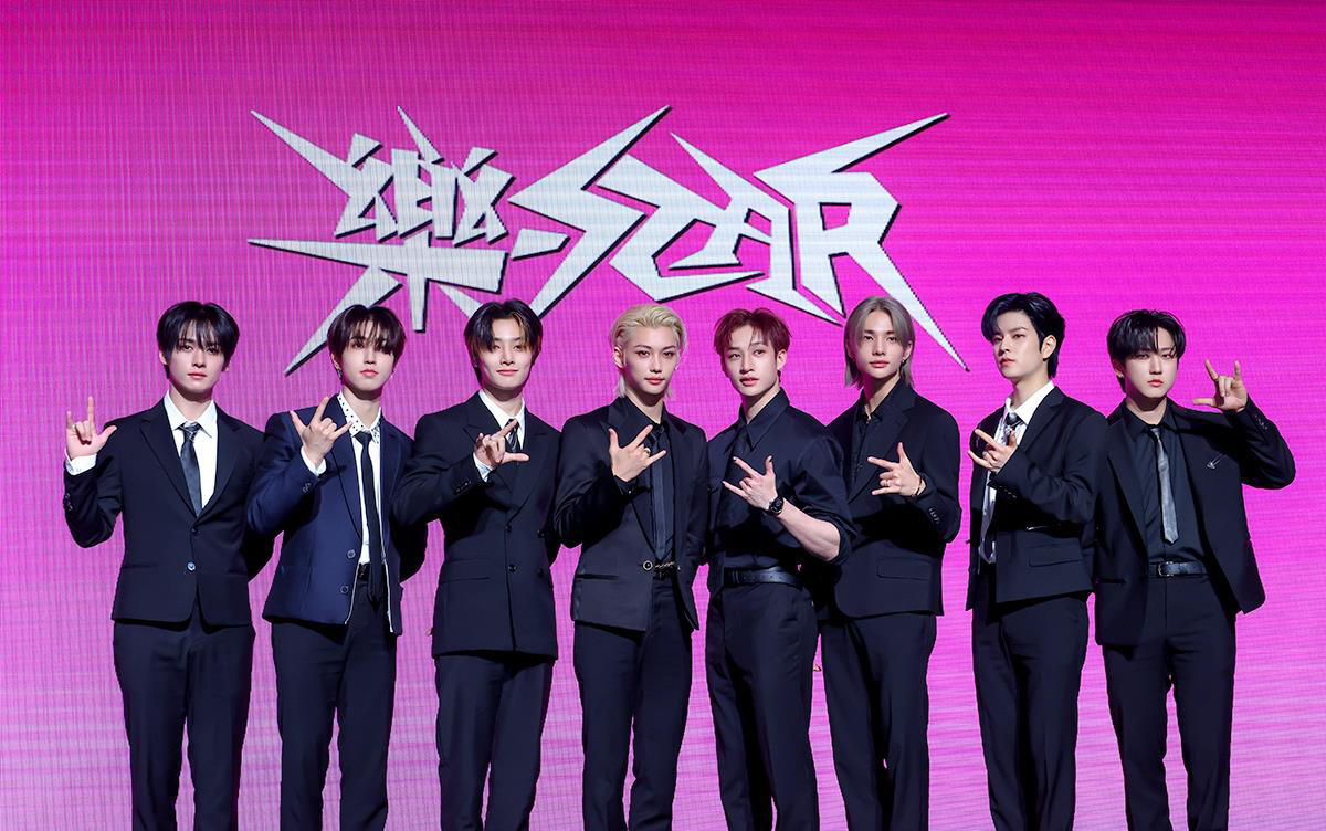 ▲그룹 스트레이 키즈가 10일 서울 영등포구 스탠포드 호텔에서 열린 새 미니음반 ‘락스타’(樂-STAR) 발매 기념 기자간담회에서 포즈를 취하고 있다. (사진제공=JYP엔터테인먼트)
