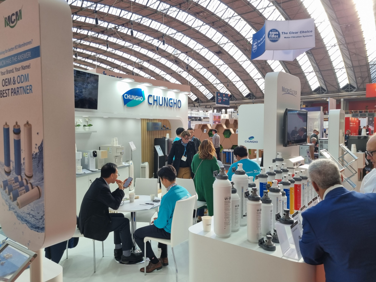 ▲청호나이스는 지난 6일부터 9일까지 네덜란드에서 열린 ‘아쿠아텍 암스테르담 2023’에 참가해 정수기와 부품 소재 등을 선보였다 (사진제공=청호나이스 )