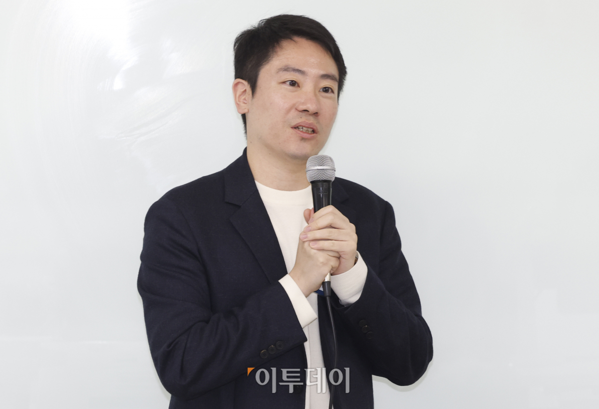 ▲이종선 명지대 교수가 10일 서울 광진구 건국대 서울캠퍼스 경영관에서 열린 2023 한국전략경영학회 추계학술대회에서 토론을 하고 있다. 조현호 기자 hyunho@