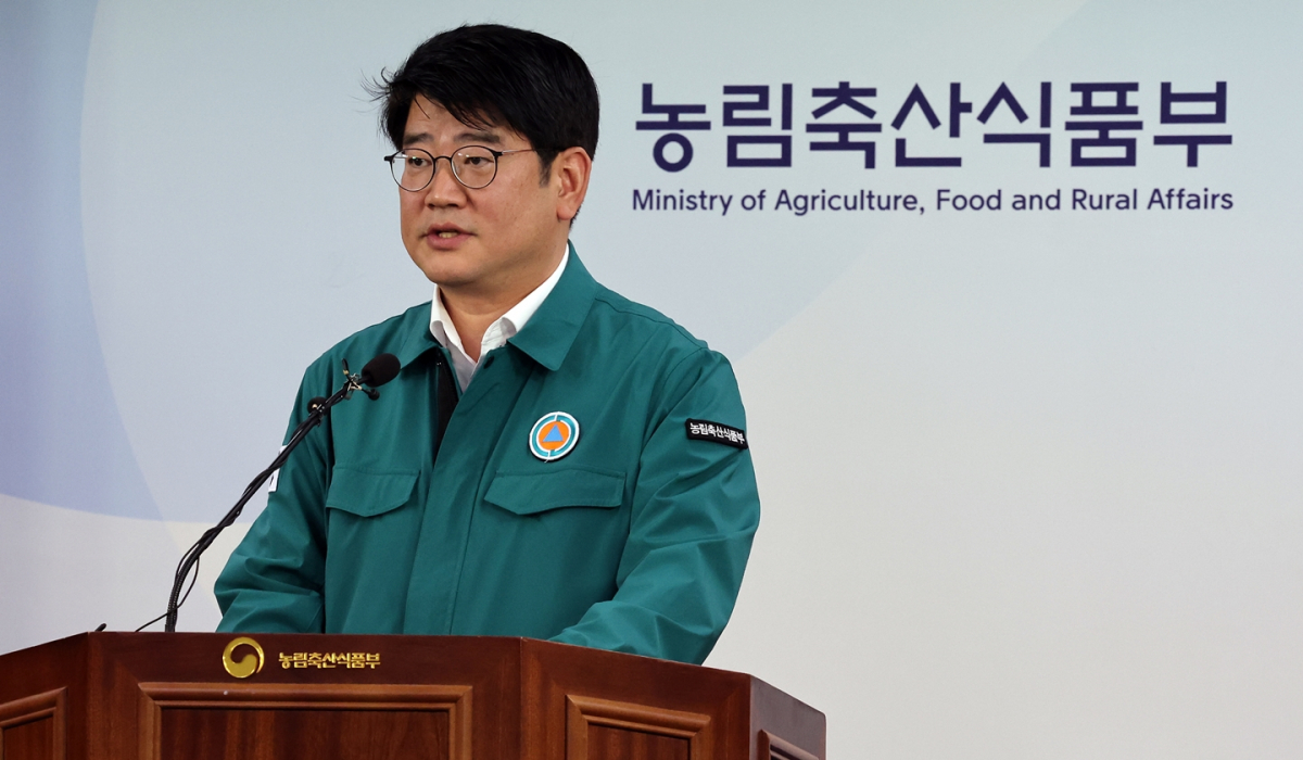 ▲권재한 농림축산식품부 농업혁신정책실장이 13일 세종시 정부세종청사에서 럼피스킨 살처분 정책 전환 및 방역관리 강화방안을 발표하고 있다. (뉴시스)