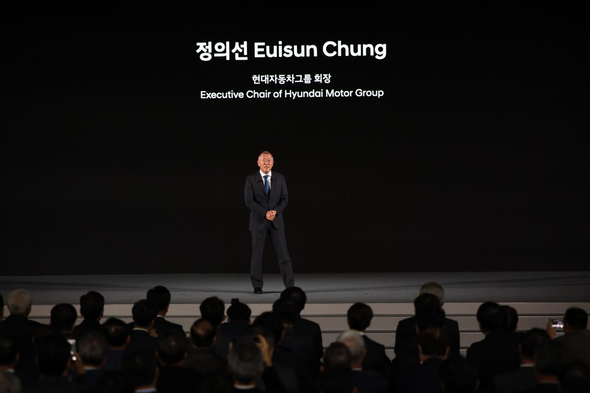 ▲13일 오전 울산시 북구 현대자동차 울산공장에서 열린 전기차 전용공장 기공식에서 정의선 현대차그룹 회장이 발언하고 있다. (연합뉴스)