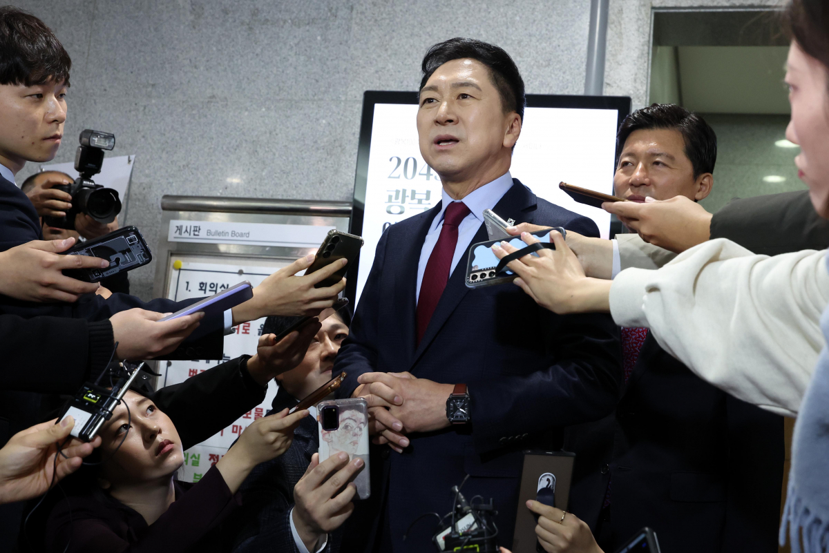 ▲김기현 국민의힘 대표가 15일 오전 서울 여의도 국회 의원회관에서 혁신위원회 관련 취재진의 질문에 답변하고 있다. (뉴시스)