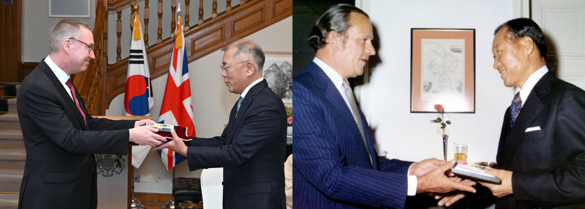 ▲(왼쪽 사진) 정의선 현대차그룹 회장이 콜린 크룩스(Colin Crooks) 주한 영국 대사로부터 대영제국 지휘관 훈장을 전달받고 있다.
(오른쪽 사진) 정주영 현대차그룹 선대회장이 1977년 주한 영국 대사관에서 대영제국 지휘관 훈장을 수훈하고 있다. (사진제공=현대자동차)