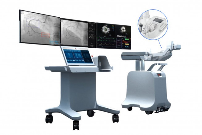 ▲서울아산병원 의공학연구소 최재순, 심장내과 김영학 교수팀이 개발한 국내 첫 관상동맥중재술 보조로봇 ‘에이비아(AVIAR)’ (사진제공=서울아산병원)