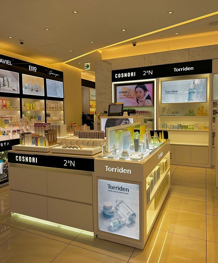 ▲신세계면세점은 떠오르는 K뷰티 트렌드에 맞춰 명동점과 부산점 뷰티 카테고리에 인기 K뷰티 브랜드를 대거 영입했다. (사진제공=신세계면세점)