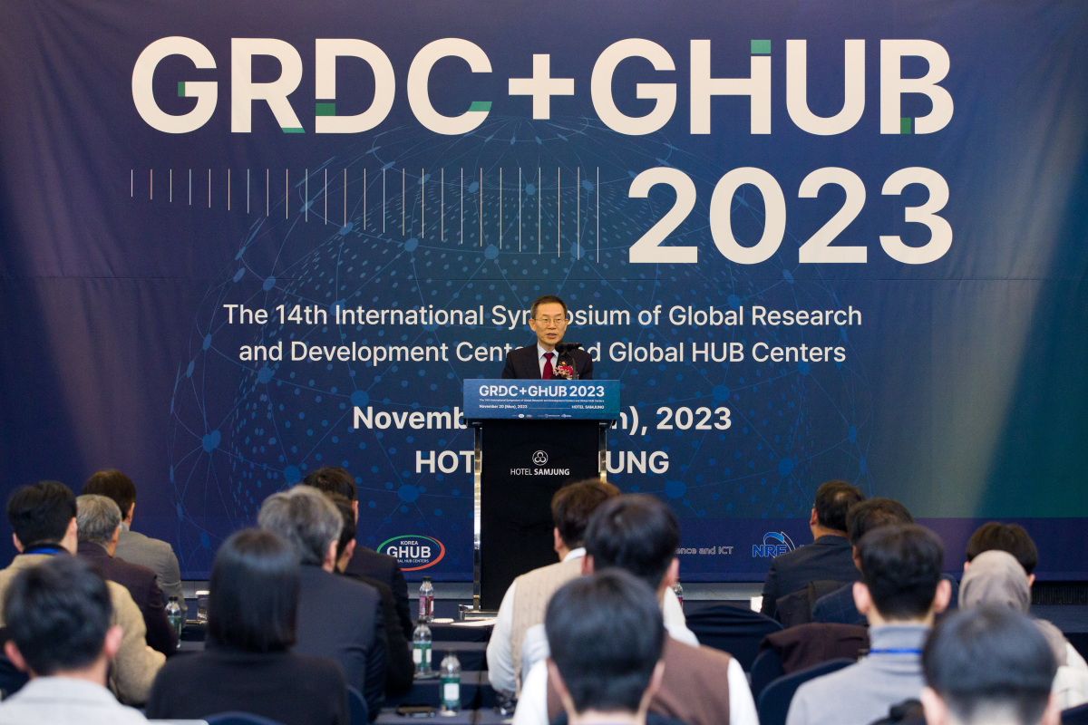 ▲이종호 과학기술정보통신부 장관이 20일 오후 서울 강남구 삼정호텔에서 열린 '2023 해외우수연구기관 국제공동연구 심포지엄' 에서 축사를 하고 있다. (사진제공=과기정통부)