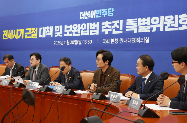 ▲더불어민주당 홍익표 원내대표가 20일 국회에서 열린 '전세사기 근절 대책 및 보완입법 추진 특별위원회 1차 전체회의'에서 인사말을 하고 있다. (연합뉴스)