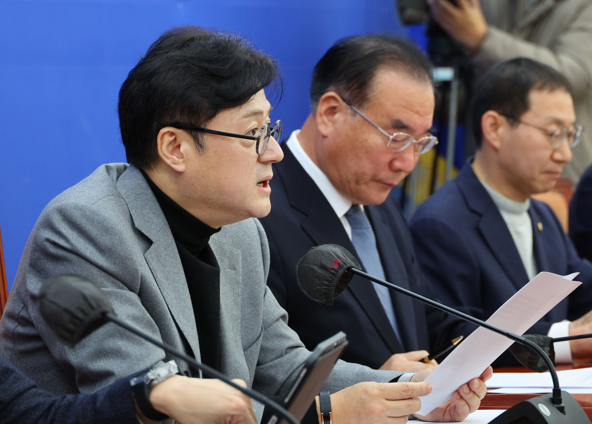 ▲<YONHAP PHOTO-1737> 발언하는 홍익표 원내대표 (서울=연합뉴스) 한종찬 기자 = 더불어민주당 홍익표 원내대표가 21일 국회에서 열린 원내대책회의에서 발언하고 있다. 2023.11.21 saba@yna.co.kr/2023-11-21 09:47:45/<저작권자 ⓒ 1980-2023 ㈜연합뉴스. 무단 전재 재배포 금지.>