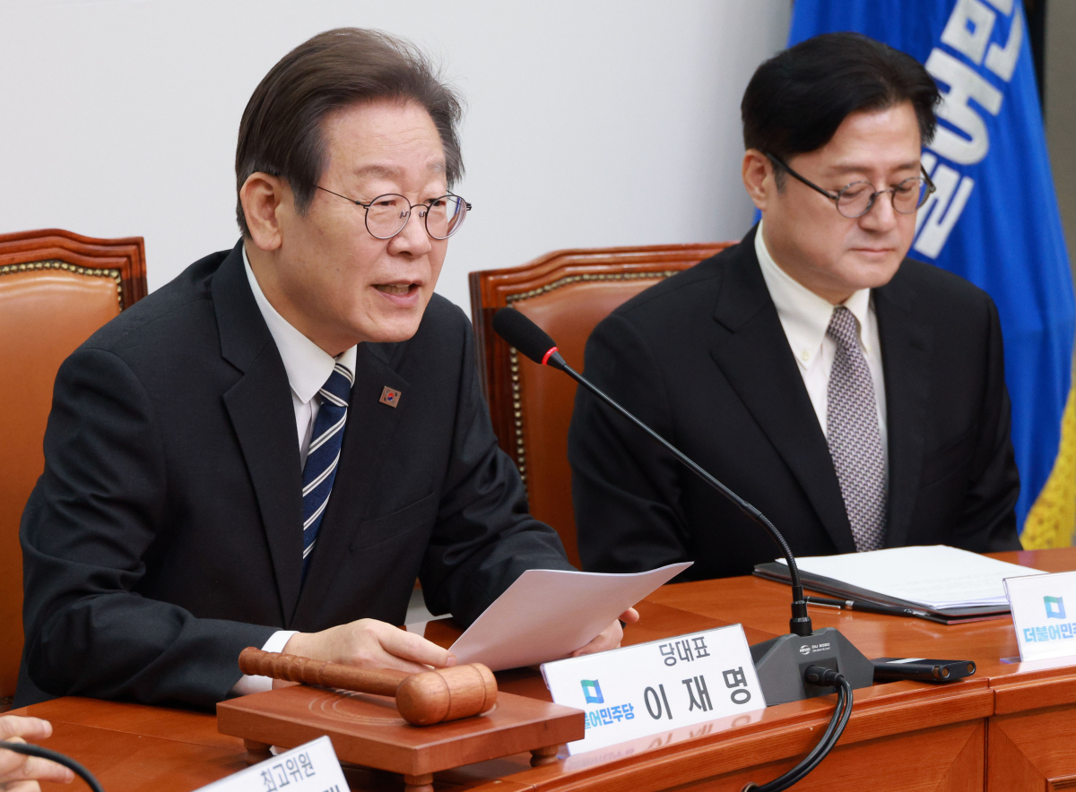 ▲<YONHAP PHOTO-1740> 민주당 최고위원회의 (서울=연합뉴스) 한종찬 기자 = 더불어민주당 이재명 대표가 22일 국회에서 열린 최고위원회의에서 발언하고 있다. 2023.11.22 saba@yna.co.kr/2023-11-22 09:56:59/<저작권자 ⓒ 1980-2023 ㈜연합뉴스. 무단 전재 재배포 금지.>