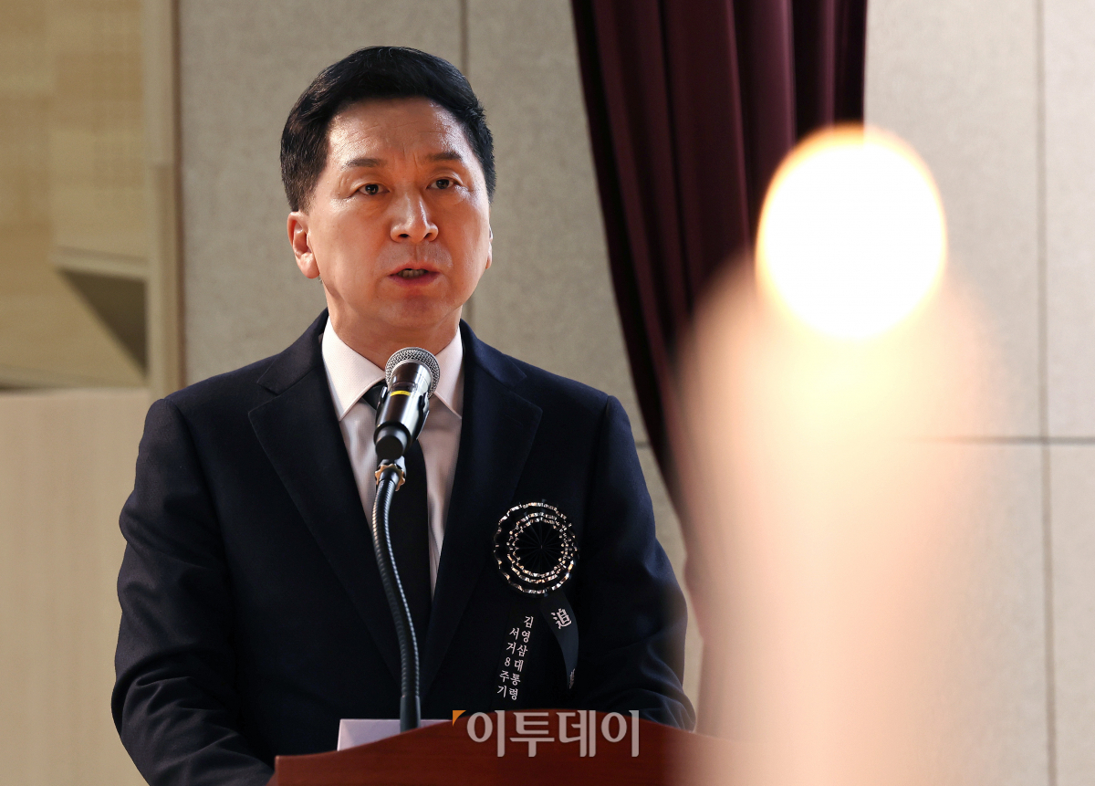 ▲김기현 국민의힘 대표가 22일 오후 서울 동작구 국립서울현충원에서 열린 김영삼 전 대통령 서거 8주기 추모식에서 추모사를 하고 있다. 조현호 기자 hyunho@