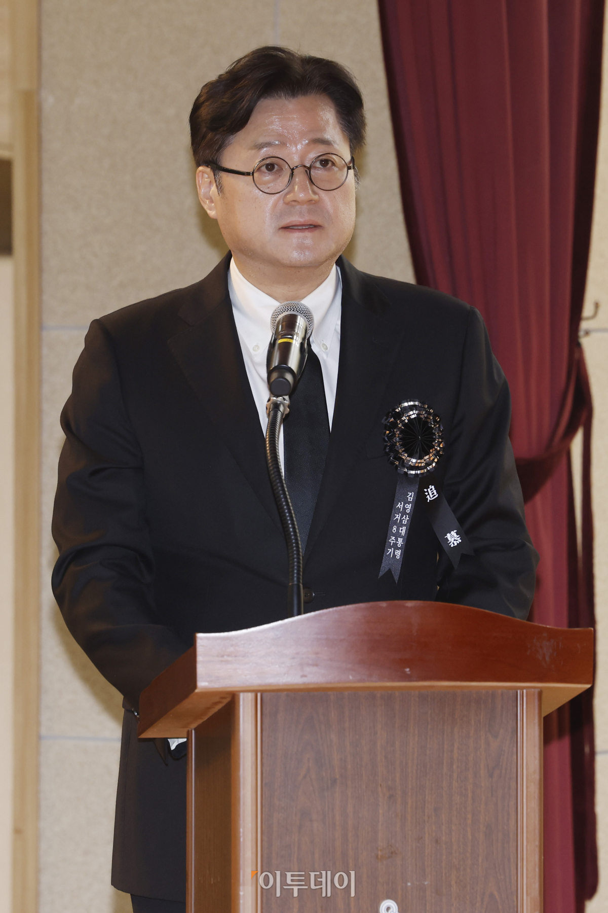 ▲홍익표 더불어민주당 원내대표가 22일 오후 서울 동작구 국립서울현충원에서 열린 김영삼 전 대통령 서거 8주기 추모식에서 추모사를 하고 있다. 조현호 기자 hyunho@