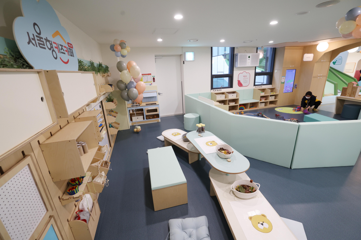 ▲22일 서울 동작구 스페이스살림 내 서울형 키즈카페 시립1호점이 이날 개관식을 갖고 운영에 들어갔다. 사진은 시립 키즈카페 전경. 신태현 기자 holjjak@